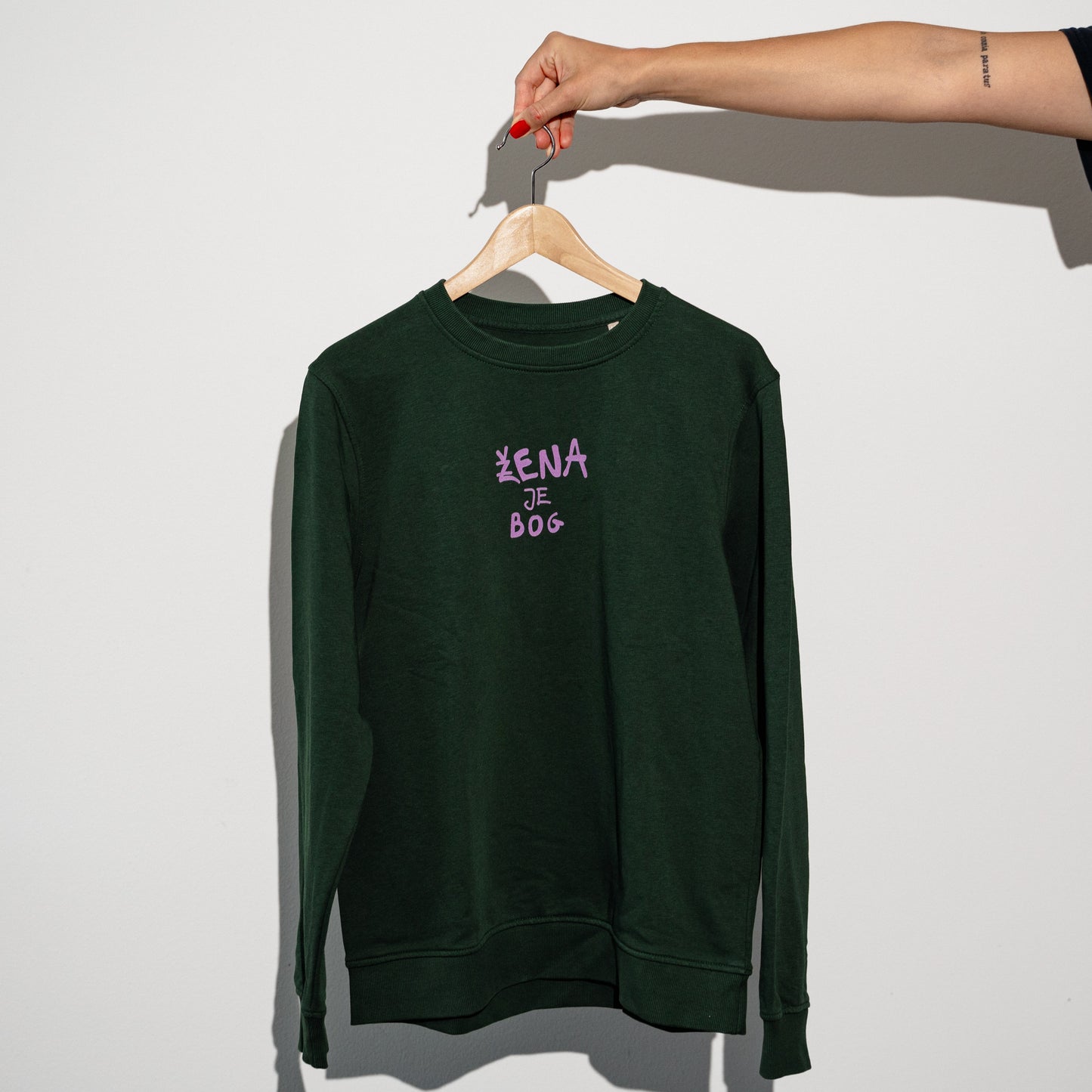 Žena je bog | unisex organski pulover